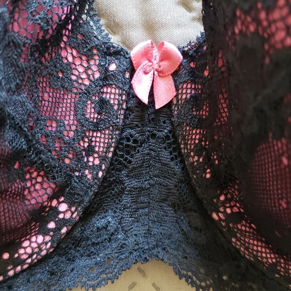 Victoria's Secret Pink and Black Lace Demi Bra - Picture 2 of 9